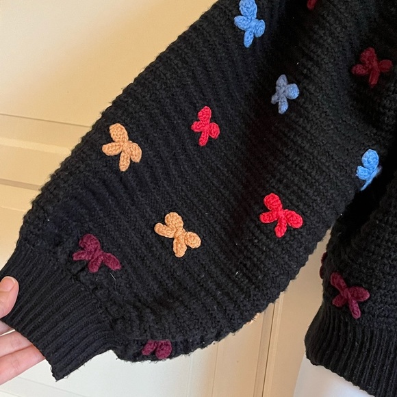Zara Limited Edition
Beautiful Black Sweater With Embroidered Multi Color
Bows - Picture 9 of 16